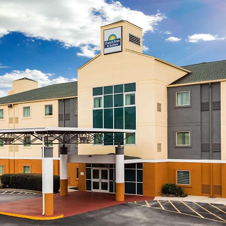 Days Inn & Suites By Wyndham Augusta Near Fort Eisenhower Bagian luar foto