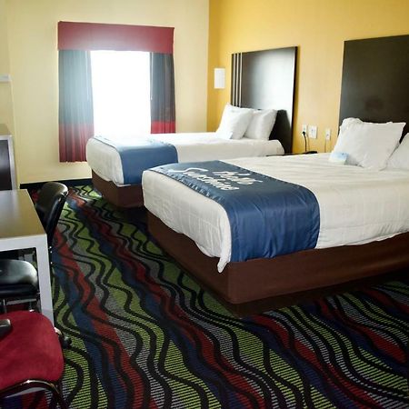 Days Inn & Suites By Wyndham Augusta Near Fort Eisenhower Bagian luar foto