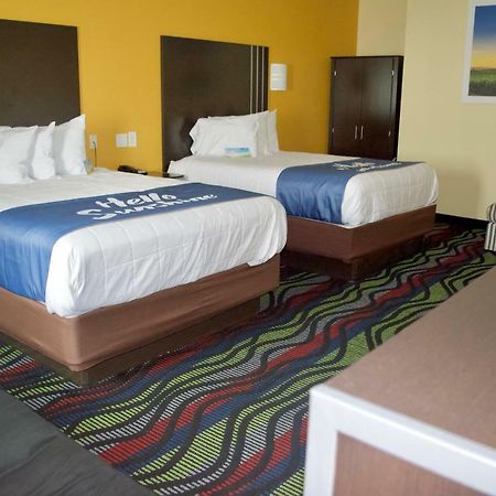 Days Inn & Suites By Wyndham Augusta Near Fort Eisenhower Bagian luar foto