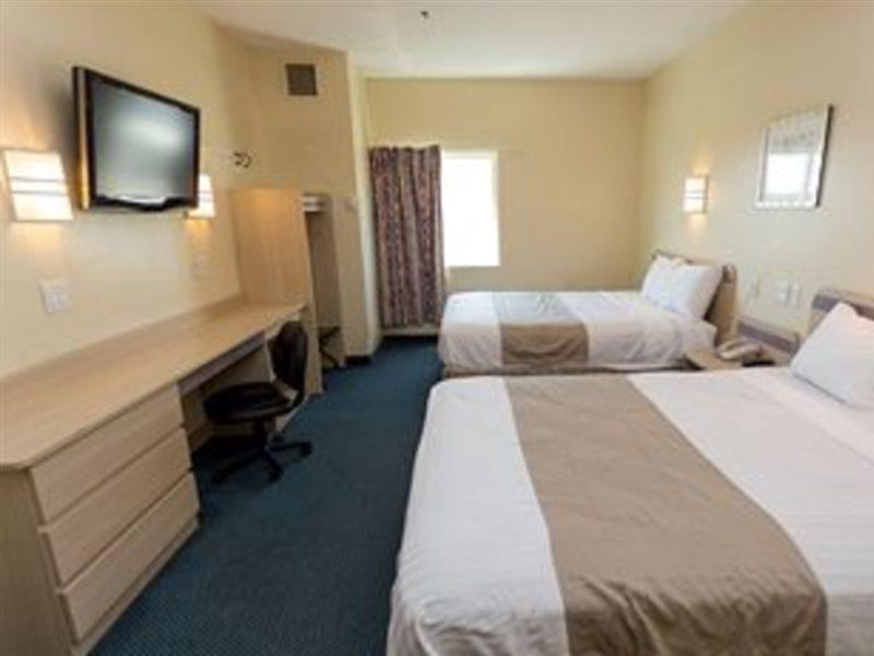 Days Inn & Suites By Wyndham Augusta Near Fort Eisenhower Bagian luar foto