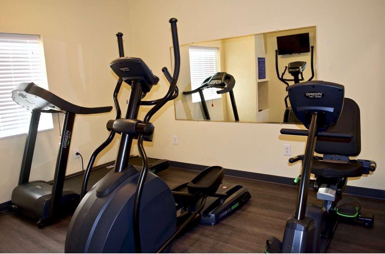 Days Inn & Suites By Wyndham Augusta Near Fort Eisenhower Bagian luar foto