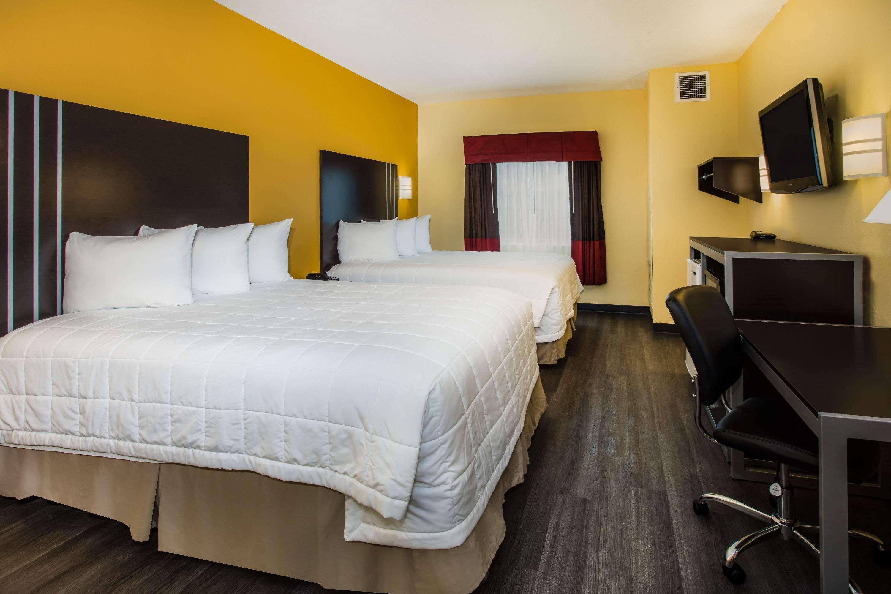 Days Inn & Suites By Wyndham Augusta Near Fort Eisenhower Bagian luar foto