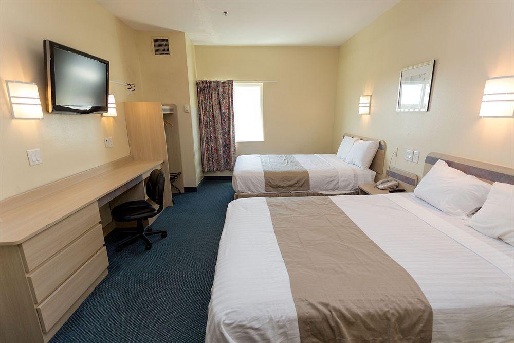 Days Inn & Suites By Wyndham Augusta Near Fort Eisenhower Bagian luar foto