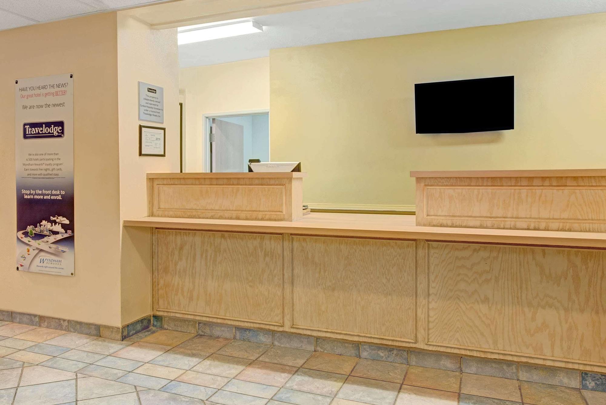 Days Inn & Suites By Wyndham Augusta Near Fort Eisenhower Bagian luar foto