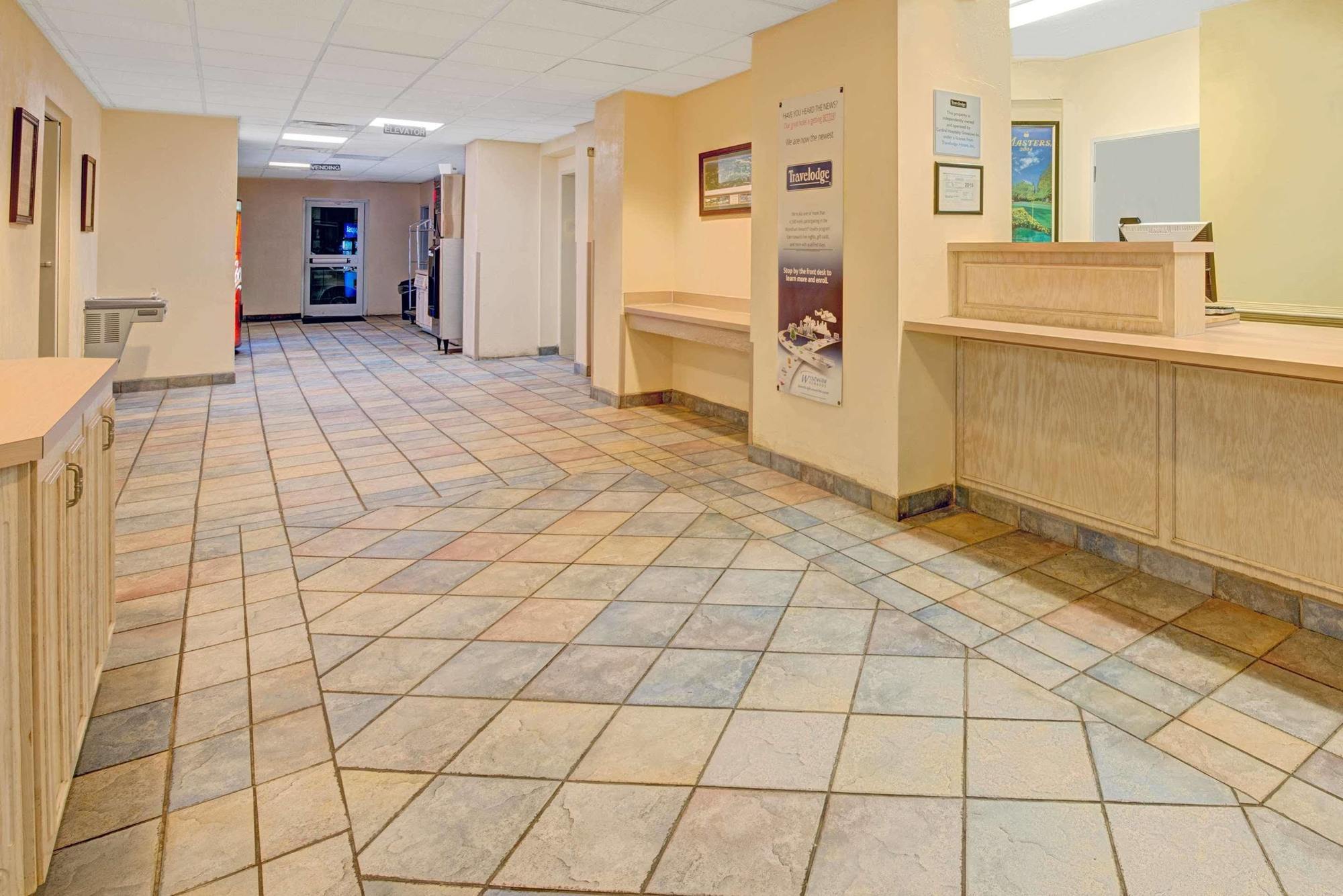 Days Inn & Suites By Wyndham Augusta Near Fort Eisenhower Bagian luar foto