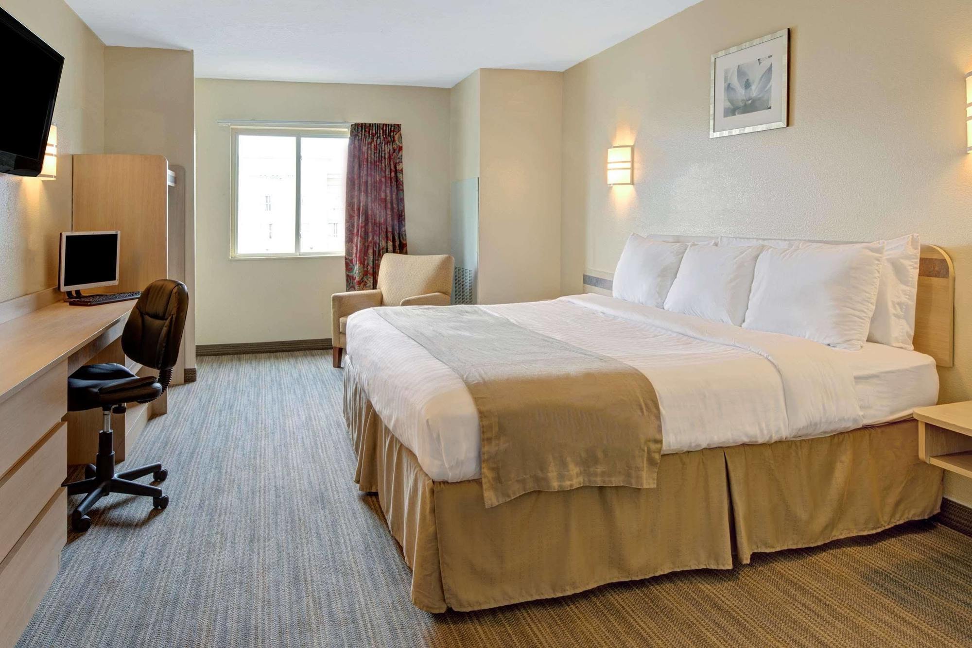 Days Inn & Suites By Wyndham Augusta Near Fort Eisenhower Bagian luar foto