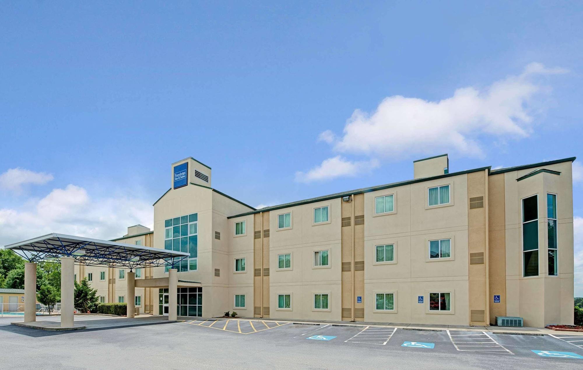 Days Inn & Suites By Wyndham Augusta Near Fort Eisenhower Bagian luar foto