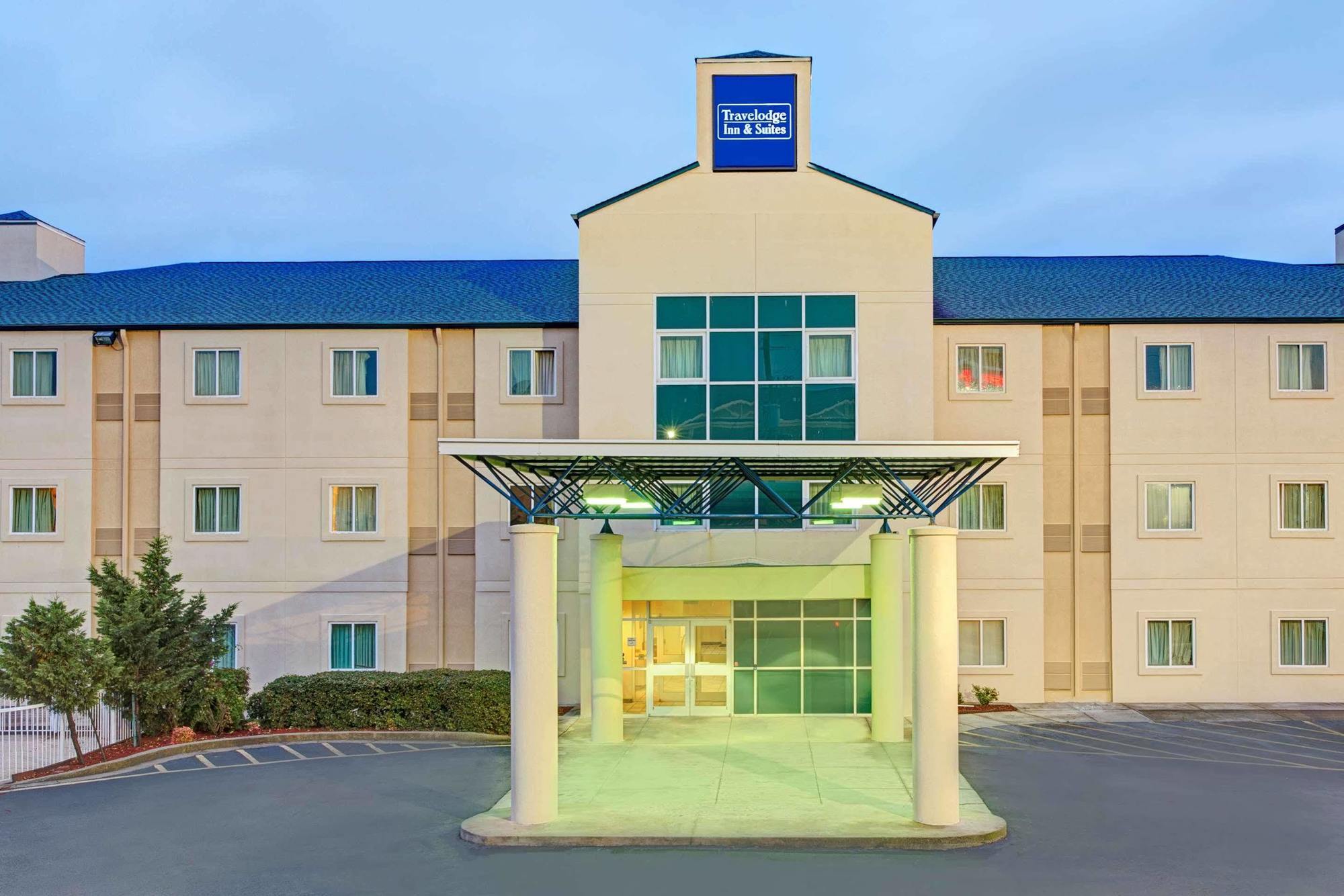 Days Inn & Suites By Wyndham Augusta Near Fort Eisenhower Bagian luar foto