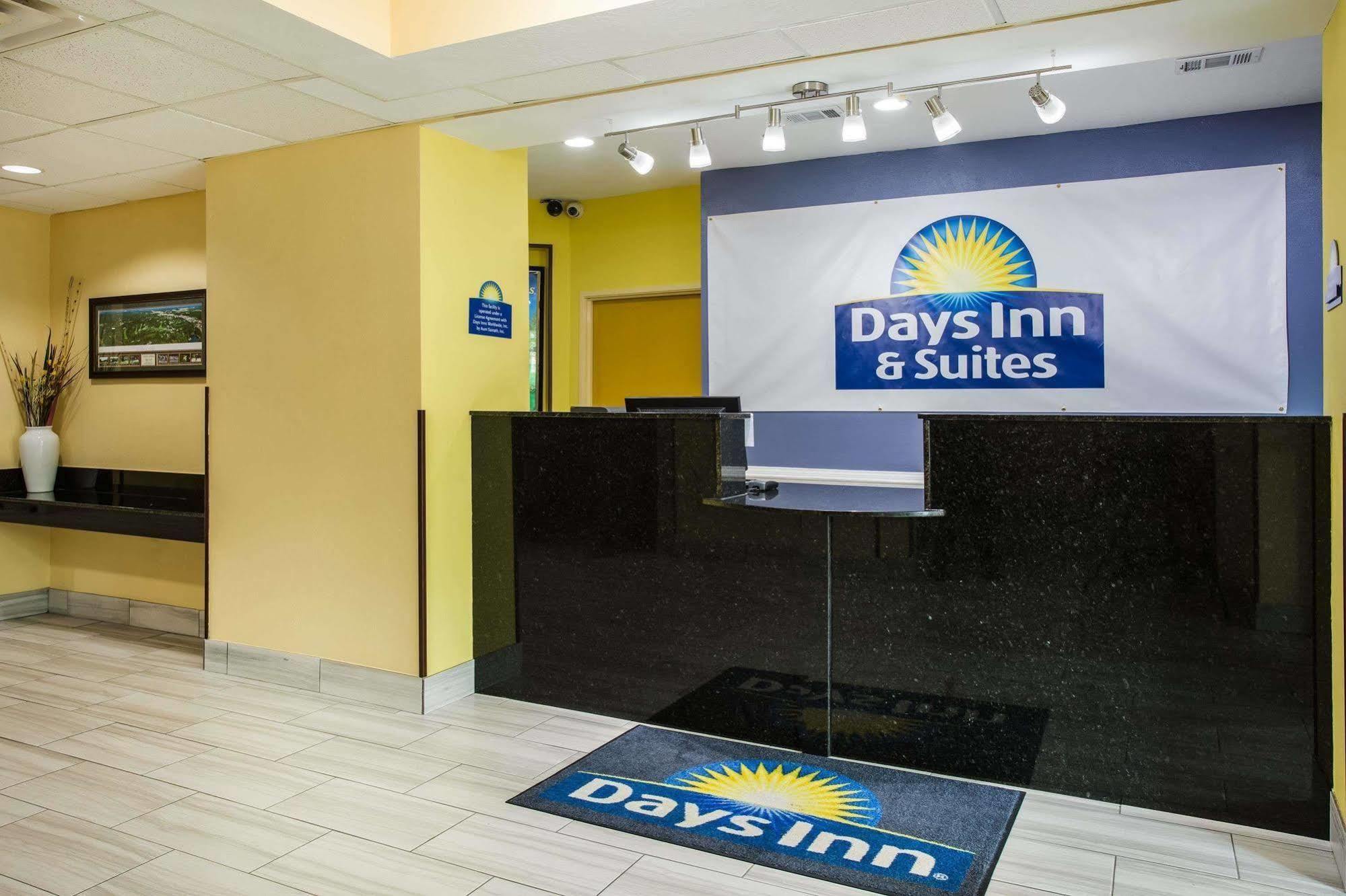 Days Inn & Suites By Wyndham Augusta Near Fort Eisenhower Bagian luar foto