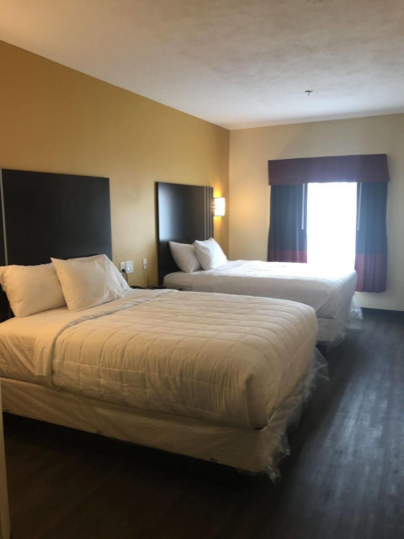 Days Inn & Suites By Wyndham Augusta Near Fort Eisenhower Bagian luar foto