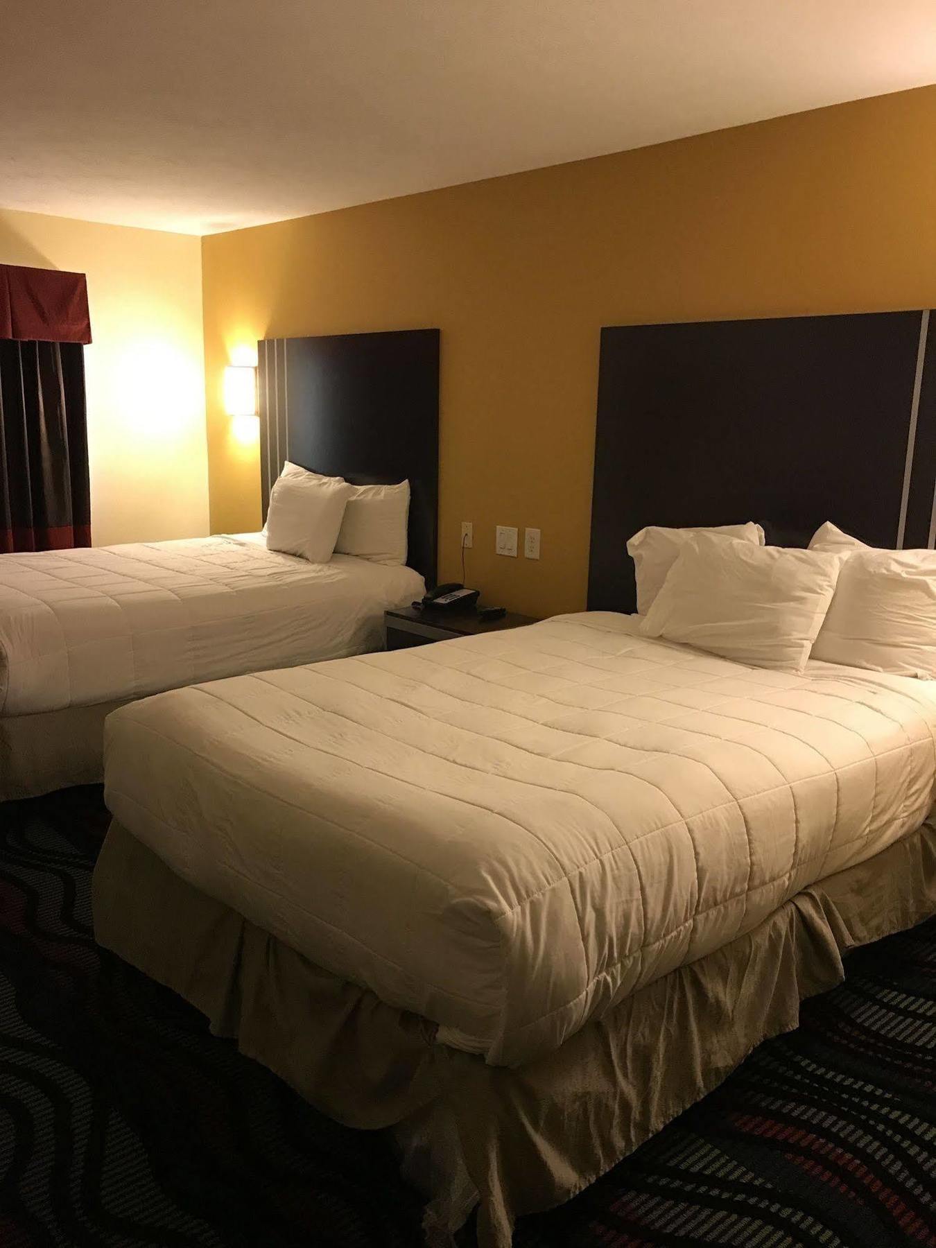 Days Inn & Suites By Wyndham Augusta Near Fort Eisenhower Bagian luar foto