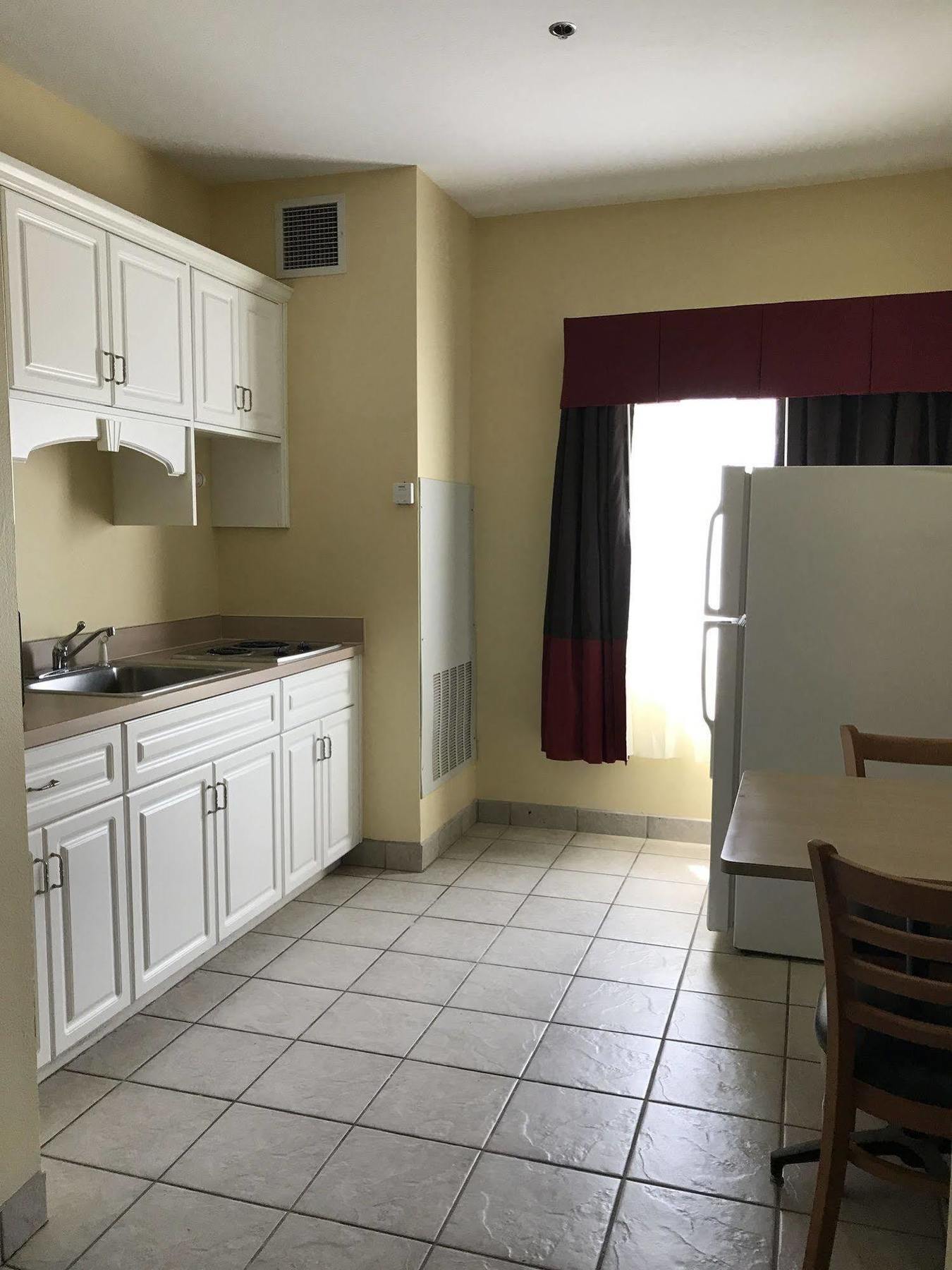 Days Inn & Suites By Wyndham Augusta Near Fort Eisenhower Bagian luar foto