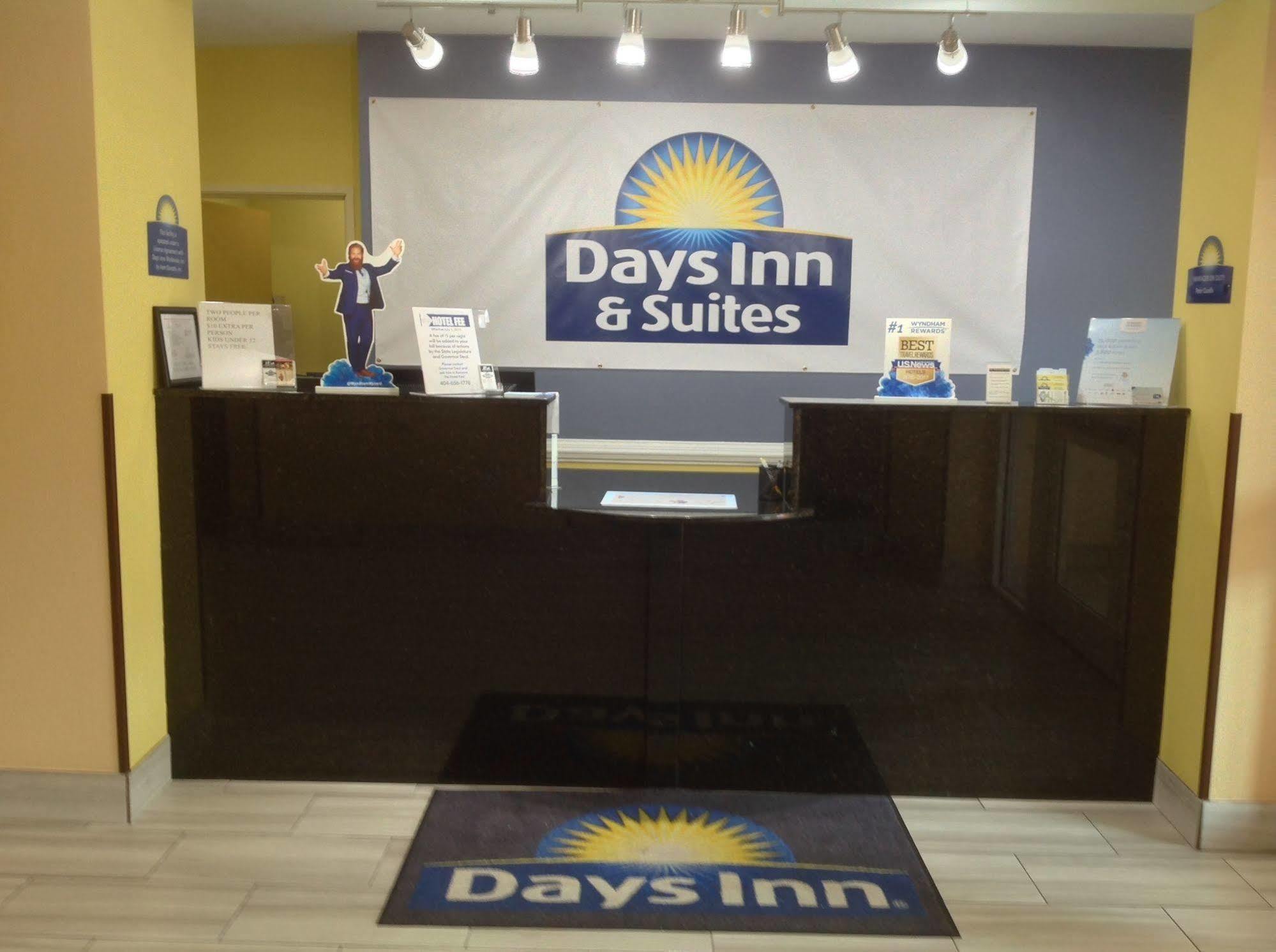 Days Inn & Suites By Wyndham Augusta Near Fort Eisenhower Bagian luar foto