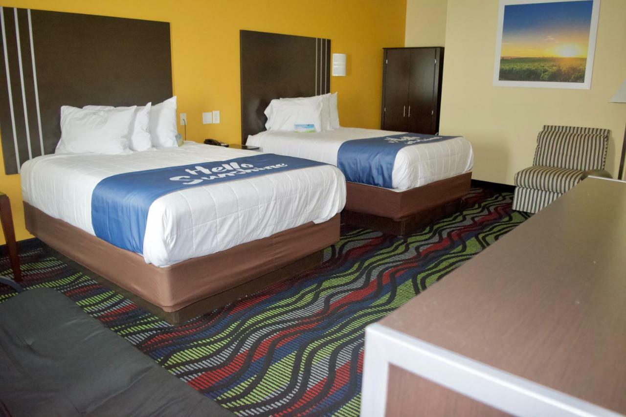 Days Inn & Suites By Wyndham Augusta Near Fort Eisenhower Bagian luar foto
