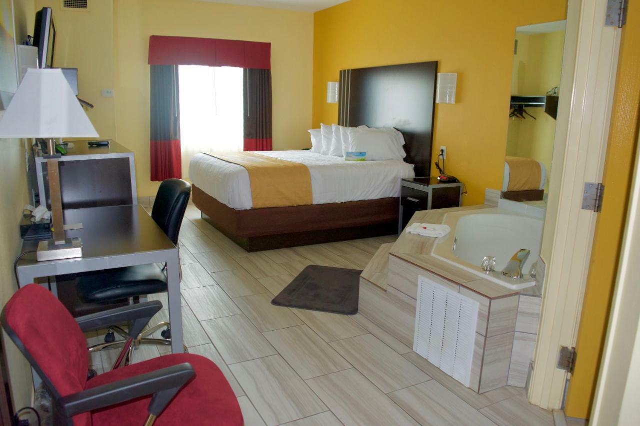 Days Inn & Suites By Wyndham Augusta Near Fort Eisenhower Bagian luar foto