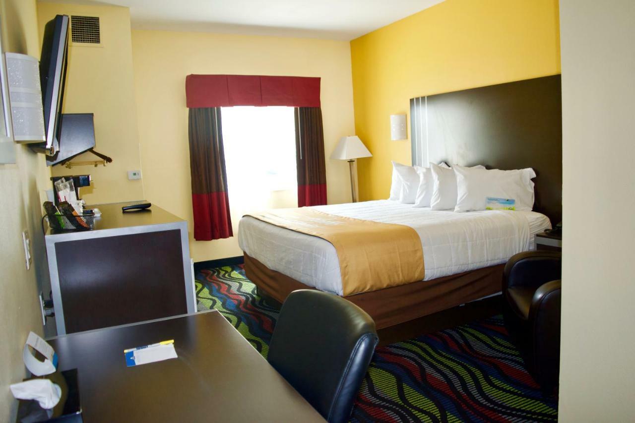 Days Inn & Suites By Wyndham Augusta Near Fort Eisenhower Bagian luar foto
