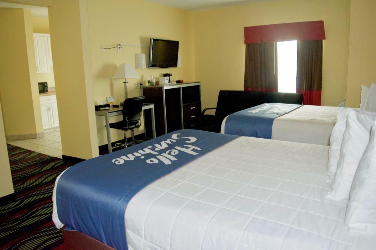 Days Inn & Suites By Wyndham Augusta Near Fort Eisenhower Bagian luar foto