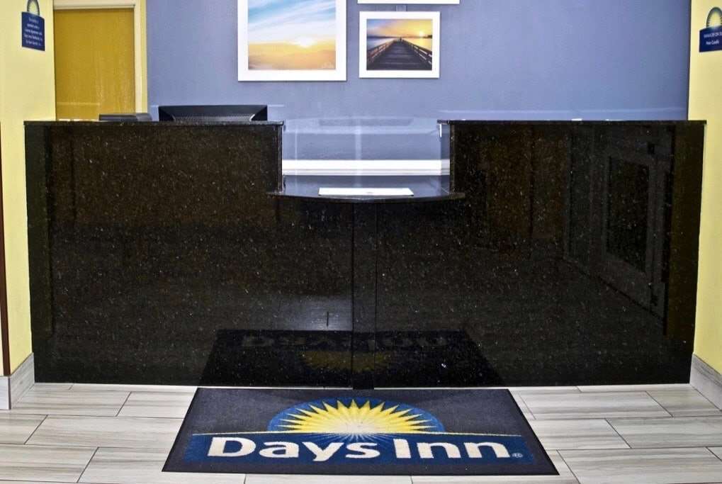 Days Inn & Suites By Wyndham Augusta Near Fort Eisenhower Bagian luar foto
